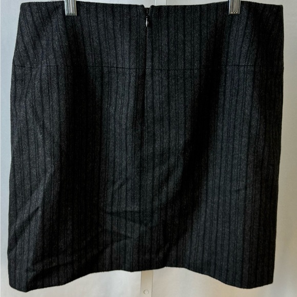 Banana Republic Charcoal Gray/Black Striped Wool blend Skirt, Women's size 14 - Picture 4 of 11